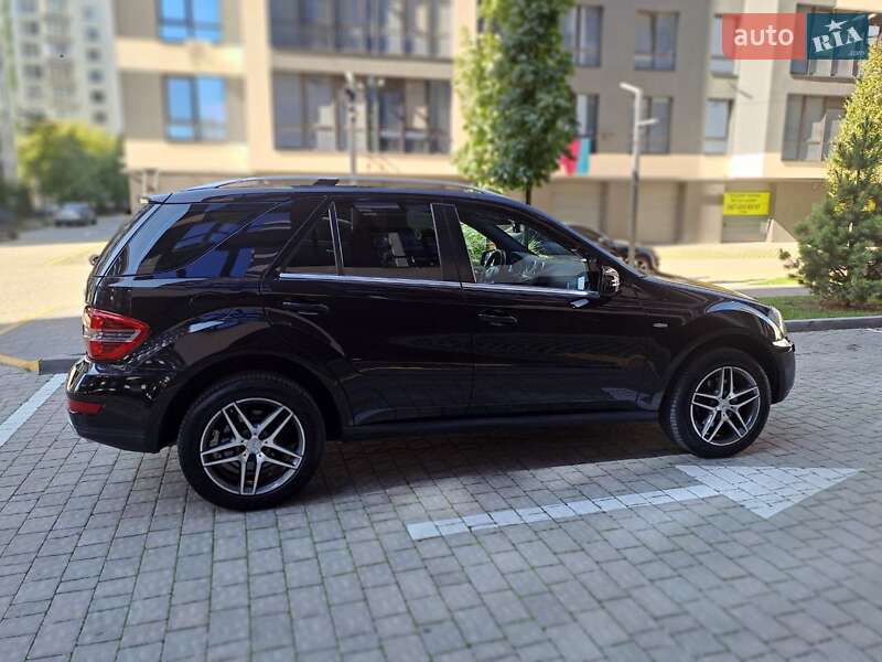 Позашляховик / Кросовер Mercedes-Benz M-Class 2011 в Івано-Франківську