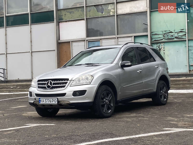 Позашляховик / Кросовер Mercedes-Benz M-Class 2005 в 