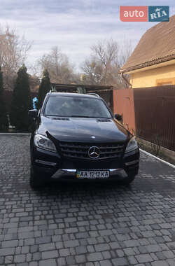 Позашляховик / Кросовер Mercedes-Benz M-Class 2011 в 
