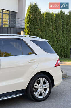 Позашляховик / Кросовер Mercedes-Benz M-Class 2012 в 