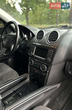Позашляховик / Кросовер Mercedes-Benz M-Class 2006 в 