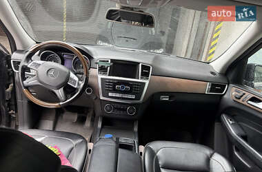 Позашляховик / Кросовер Mercedes-Benz M-Class 2011 в 