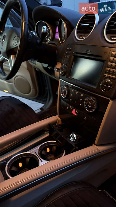 Внедорожник / Кроссовер Mercedes-Benz M-Class 2010 в Черновцах