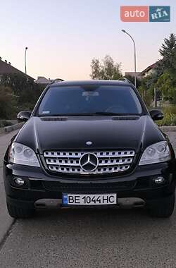Позашляховик / Кросовер Mercedes-Benz M-Class 2008 в 