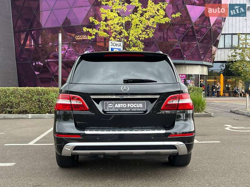 Позашляховик / Кросовер Mercedes-Benz M-Class 2013 в Києві