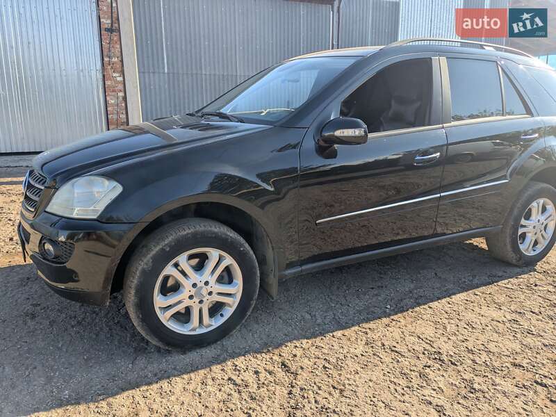 Внедорожник / Кроссовер Mercedes-Benz M-Class 2005 в 