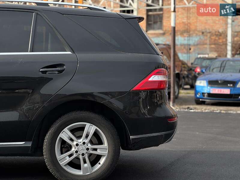 Внедорожник / Кроссовер Mercedes-Benz M-Class 2012 в Киеве
