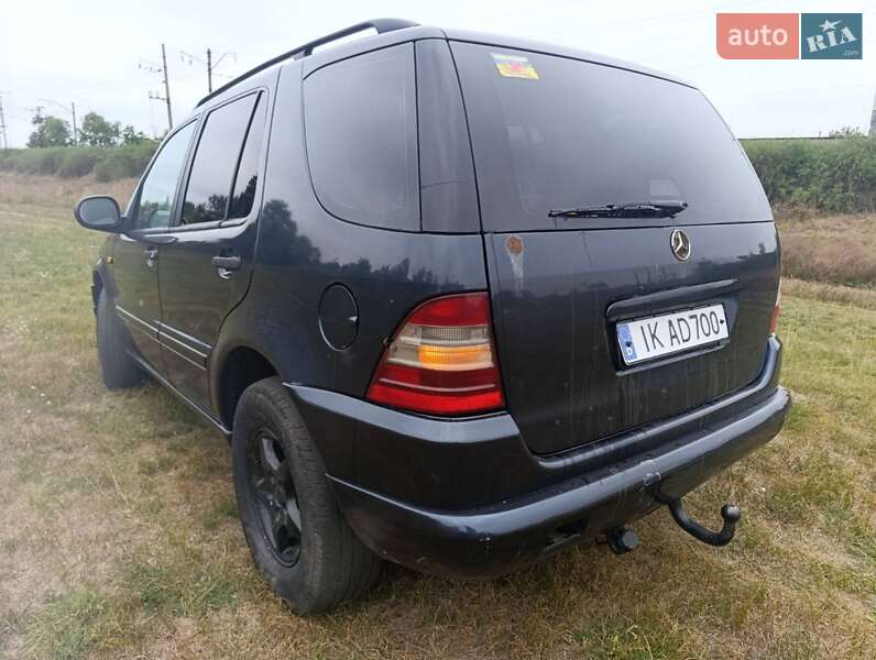 Позашляховик / Кросовер Mercedes-Benz M-Class 2001 в Смілі