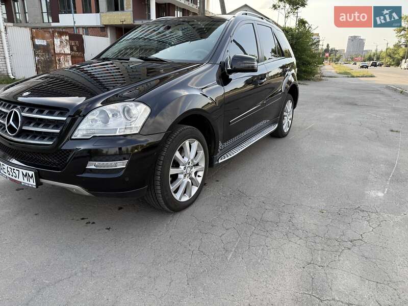 Внедорожник / Кроссовер Mercedes-Benz M-Class 2011 в Днепре