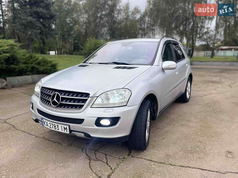 Позашляховик / Кросовер Mercedes-Benz M-Class 2005 в 