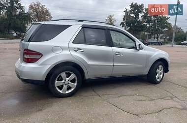 Позашляховик / Кросовер Mercedes-Benz M-Class 2005 в 