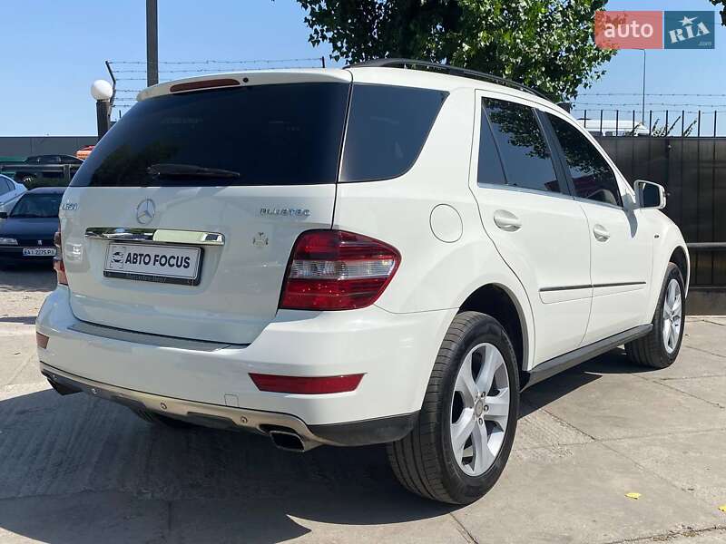 Внедорожник / Кроссовер Mercedes-Benz M-Class 2011 в Киеве