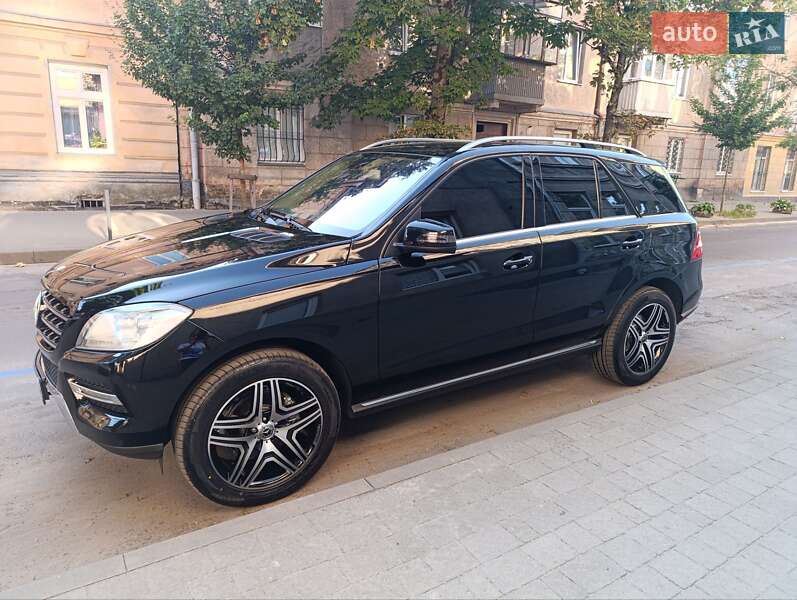 Позашляховик / Кросовер Mercedes-Benz M-Class 2013 в 