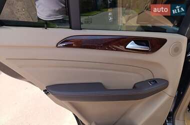 Позашляховик / Кросовер Mercedes-Benz M-Class 2013 в 