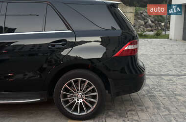 Позашляховик / Кросовер Mercedes-Benz M-Class 2011 в 