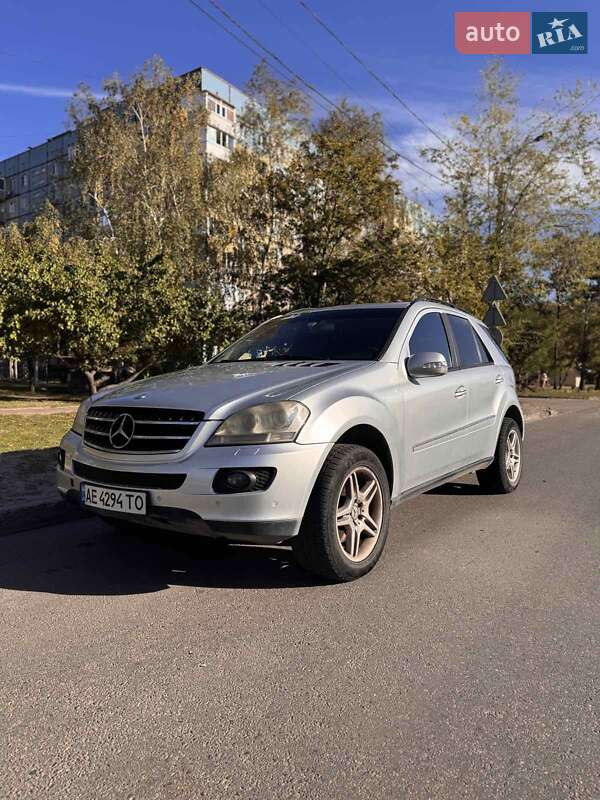 Позашляховик / Кросовер Mercedes-Benz M-Class 2005 в Дніпрі