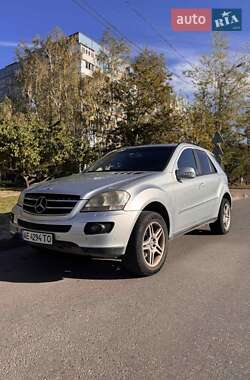 Внедорожник / Кроссовер Mercedes-Benz M-Class 2005 в 