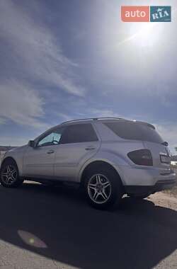 Внедорожник / Кроссовер Mercedes-Benz M-Class 2005 в 