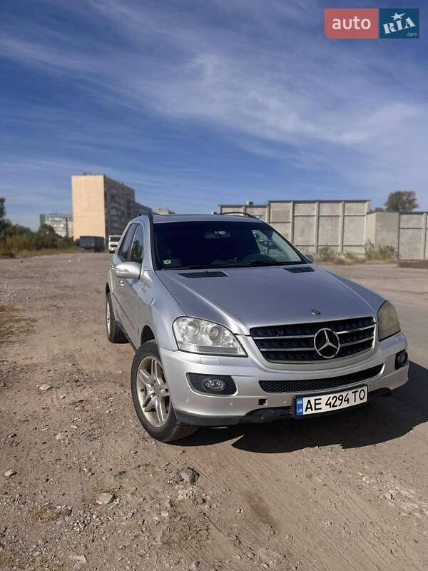 Позашляховик / Кросовер Mercedes-Benz M-Class 2005 в Дніпрі