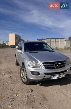 Внедорожник / Кроссовер Mercedes-Benz M-Class 2005 в 