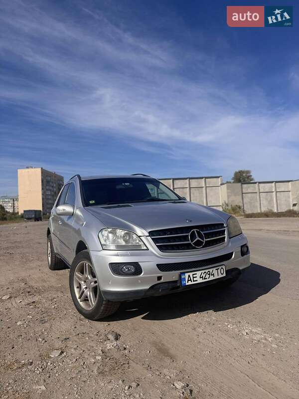Позашляховик / Кросовер Mercedes-Benz M-Class 2005 в Дніпрі