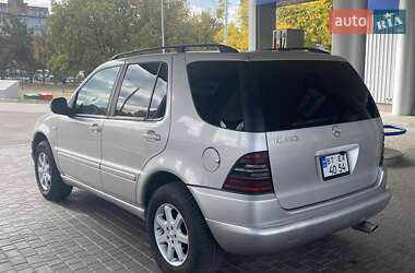 Внедорожник / Кроссовер Mercedes-Benz M-Class 2000 в 