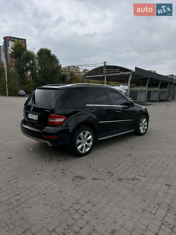Позашляховик / Кросовер Mercedes-Benz M-Class 2010 в Києві