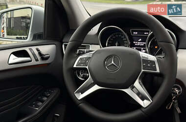 Позашляховик / Кросовер Mercedes-Benz M-Class 2011 в 
