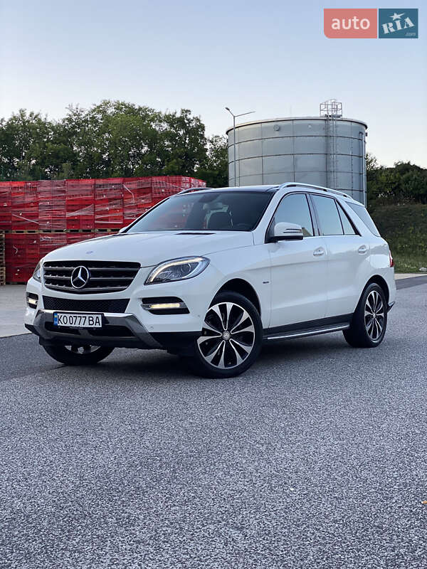 Внедорожник / Кроссовер Mercedes-Benz M-Class 2012 в 