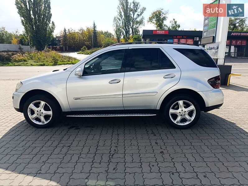 Позашляховик / Кросовер Mercedes-Benz M-Class 2005 в Чернівцях