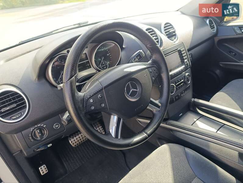 Позашляховик / Кросовер Mercedes-Benz M-Class 2005 в Чернівцях