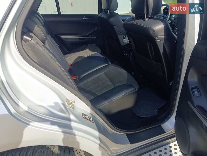 Позашляховик / Кросовер Mercedes-Benz M-Class 2005 в Чернівцях