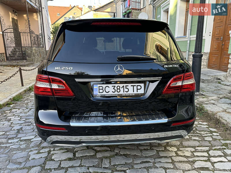 Позашляховик / Кросовер Mercedes-Benz M-Class 2012 в Кам'янець-Подільському фото 8 Позашляховик / Кросовер Mercedes-Benz M-Class 2012 в Кам'янець-Подільському