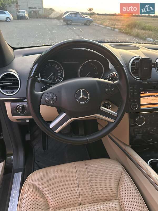 Внедорожник / Кроссовер Mercedes-Benz M-Class 2011 в Ровно