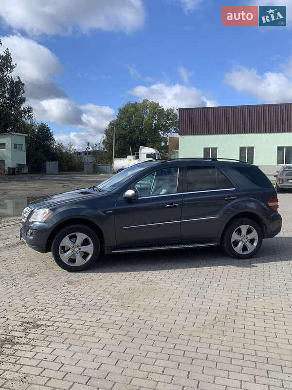 Внедорожник / Кроссовер Mercedes-Benz M-Class 2010 в Хмельницком