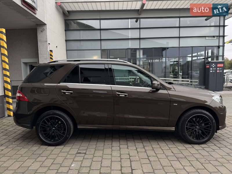 Внедорожник / Кроссовер Mercedes-Benz M-Class 2013 в Луцке