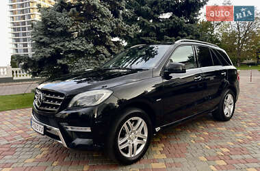 Позашляховик / Кросовер Mercedes-Benz M-Class 2013 в 