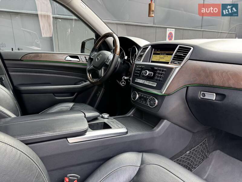 Внедорожник / Кроссовер Mercedes-Benz M-Class 2011 в Киеве