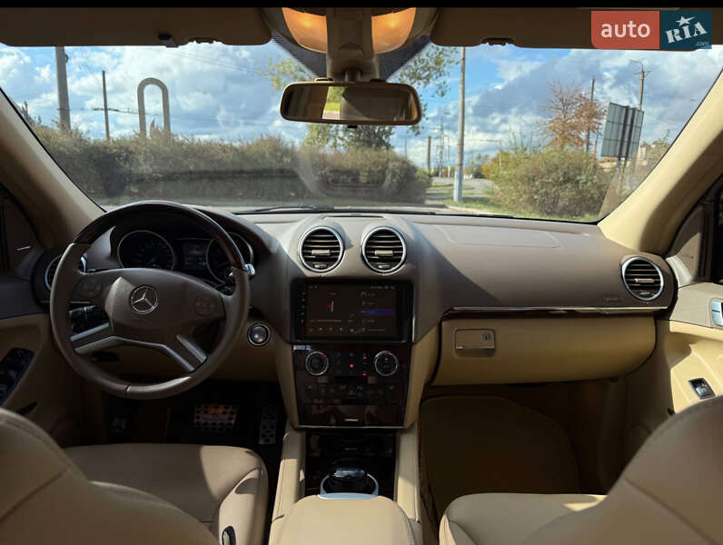 Внедорожник / Кроссовер Mercedes-Benz M-Class 2010 в Кривом Роге