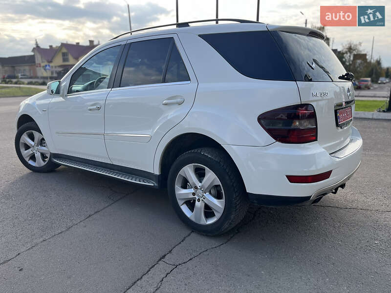 Внедорожник / Кроссовер Mercedes-Benz M-Class 2011 в Дубно фото 8 Внедорожник / Кроссовер Mercedes-Benz M-Class 2011 в Дубно