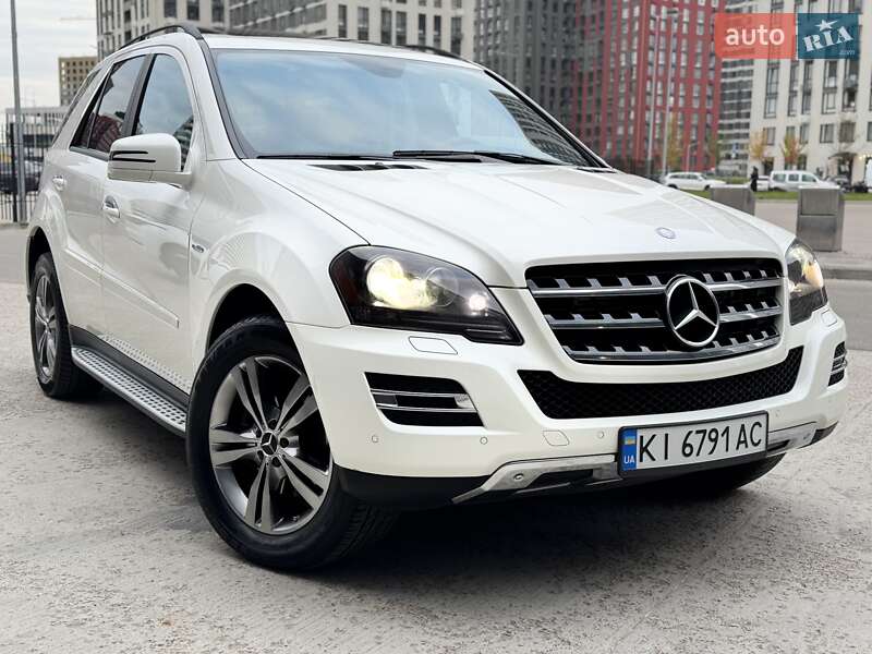 Позашляховик / Кросовер Mercedes-Benz M-Class 2010 в Києві