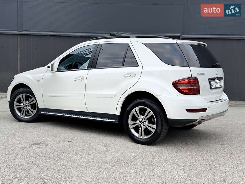 Позашляховик / Кросовер Mercedes-Benz M-Class 2010 в Києві