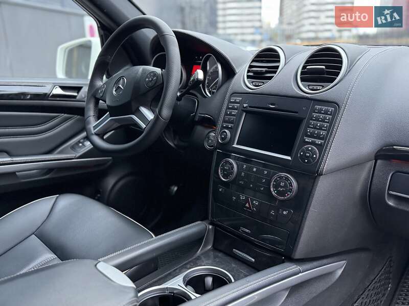 Позашляховик / Кросовер Mercedes-Benz M-Class 2010 в Києві