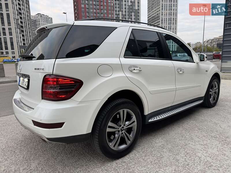 Позашляховик / Кросовер Mercedes-Benz M-Class 2010 в Києві