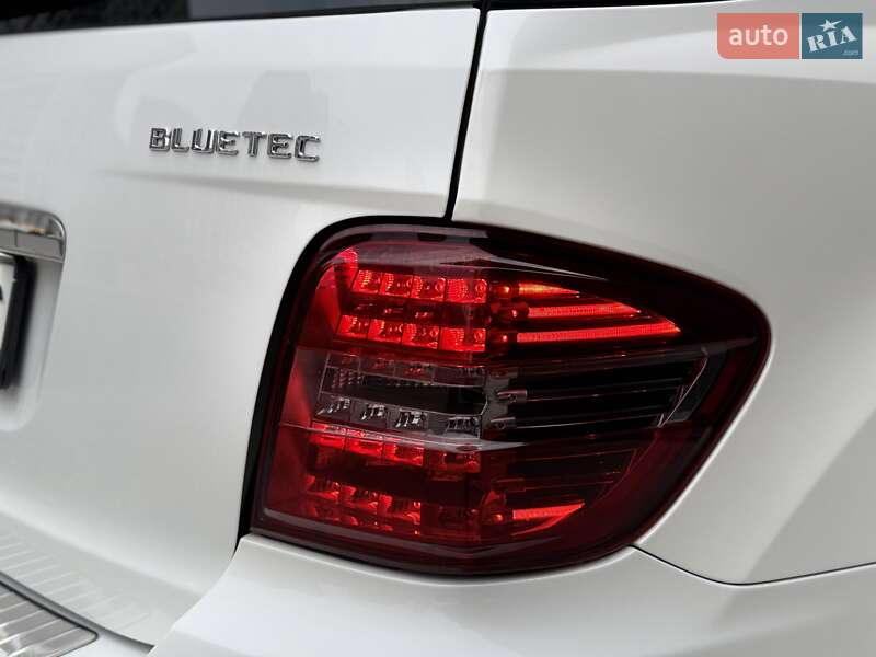 Позашляховик / Кросовер Mercedes-Benz M-Class 2010 в Києві