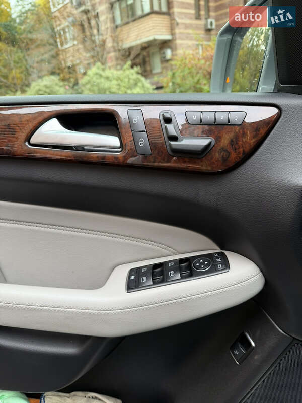 Внедорожник / Кроссовер Mercedes-Benz M-Class 2013 в Киеве