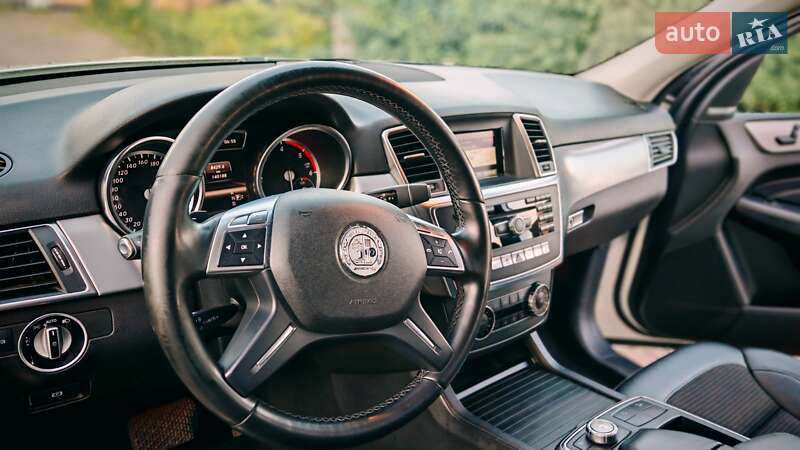 Позашляховик / Кросовер Mercedes-Benz M-Class 2012 в Києві