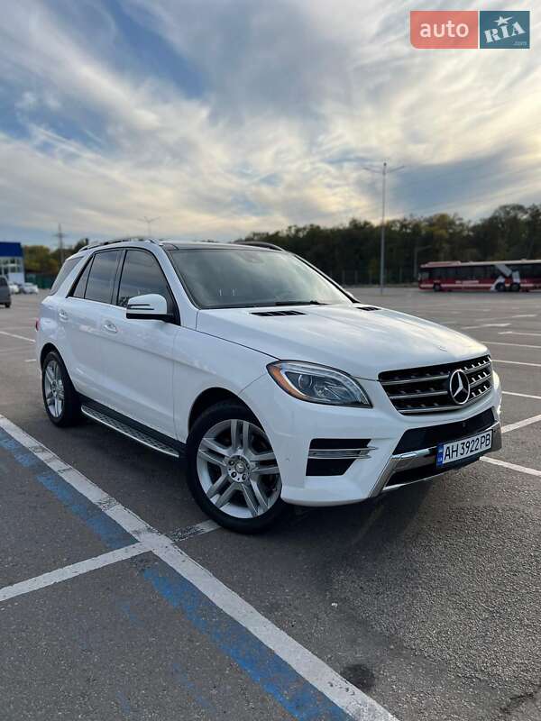 Внедорожник / Кроссовер Mercedes-Benz M-Class 2015 в 