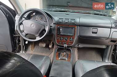 Позашляховик / Кросовер Mercedes-Benz M-Class 2000 в 