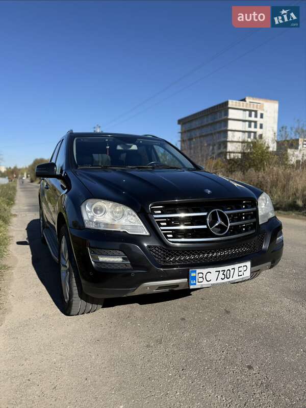 Mercedes-Benz M-Class 2011 Mercedes-Benz M-Class 2011